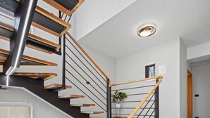 A modern staircase with wooden steps and metal railings, leading to an upper floor. - Villa Palma - Luxusvilla am Meer für 6 Personen by Interhome (Pula)