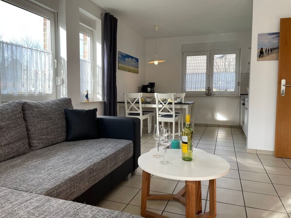 TV - Sonnige Ferienwohnung mit großem Garten by Interhome (Altfunnixsiel)