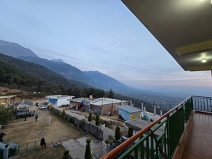Exterior - East Home Stay (Dharamshala)
