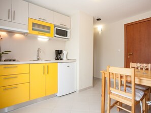 Fridge, microwave, cookware/dishes/utensils - mit privatem Balkon by Interhome (Crikvenica/Jadranovo)