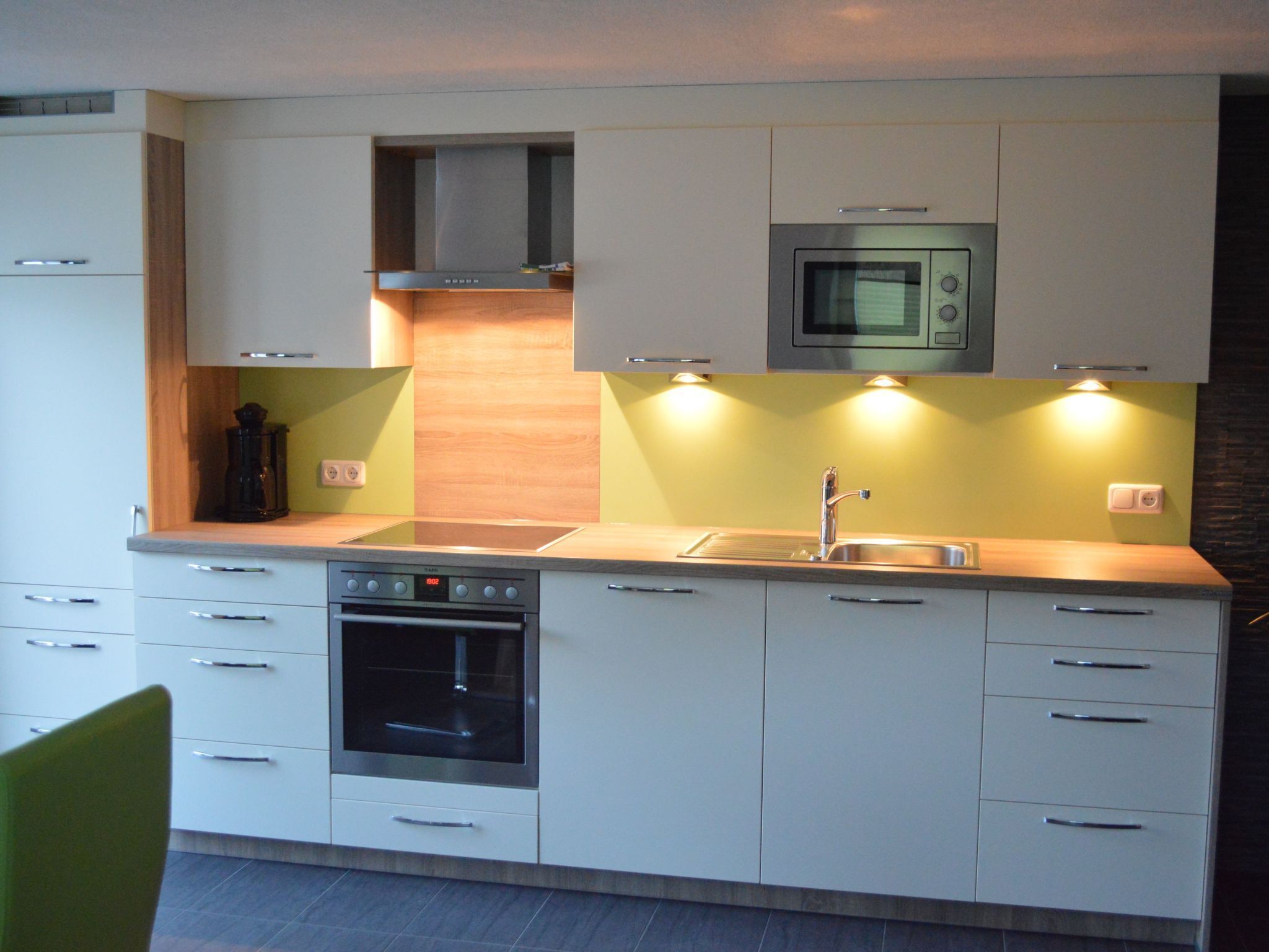 Kühlschrank, Mikrowelle, Ofen, Geschirrspüler