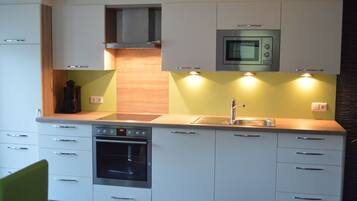 Kühlschrank, Mikrowelle, Ofen, Geschirrspüler