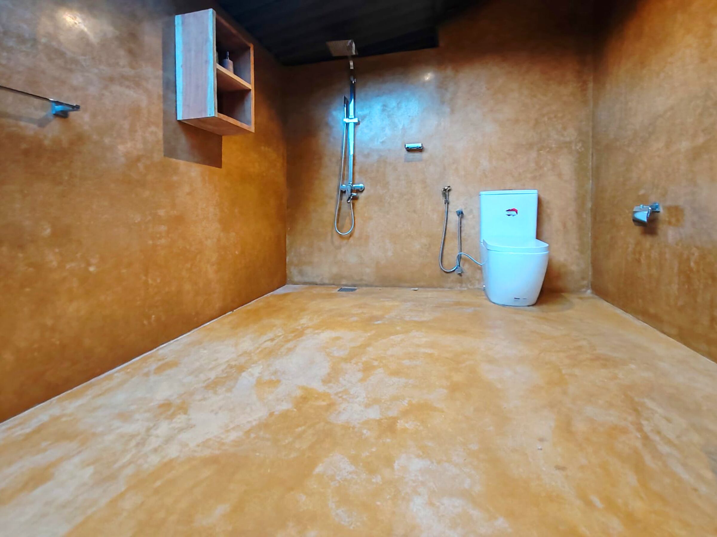 Douche, articles de toilette gratuits, sèche-cheveux