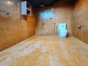 Ducha, artículos de tocador gratuitos, secador de pelo, toallas