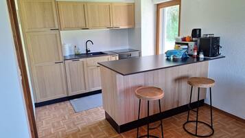 Kühlschrank, Mikrowelle, Ofen, Geschirrspüler