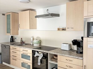Kühlschrank, Mikrowelle, Ofen, Geschirrspüler
