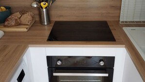 Kühlschrank, Mikrowelle, Ofen, Geschirrspüler