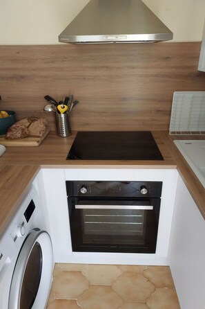 Fridge, microwave, oven, dishwasher - maison de vacaces by Interhome (Saint Cyprien)