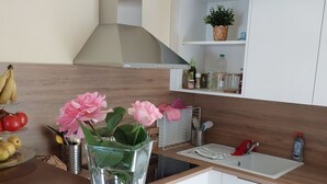 Kühlschrank, Mikrowelle, Ofen, Geschirrspüler