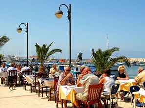 Outdoor dining - Schönes Ferienhaus mit Balkon in Polis Chrysochous by Interhome (Polis Chrysochous)