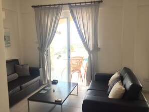 TV, DVD player - Modernes Ferienhaus mit Pool in Tremithousa by Interhome (Mesoyi)