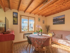 Dining - Urlaub in den Bergen by Interhome (St Bonnet en Champsaur)