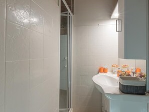 Bathroom - Urlaub in den Bergen by Interhome (St Bonnet en Champsaur)