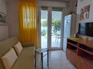 TV - Strandnahe Ferienwohnung mit großer Terrasse by Interhome (Brač/Postira)