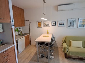 Interior - Strandnahe Ferienwohnung mit großer Terrasse by Interhome (Brač/Postira)