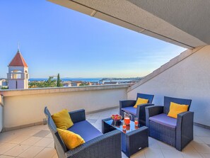 Terrace/patio - "Villa Rock" mit Blick auf das Wasser by Interhome (Podstrana)