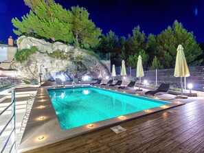 Pool - "Villa Rock" mit Blick auf das Wasser by Interhome (Podstrana)