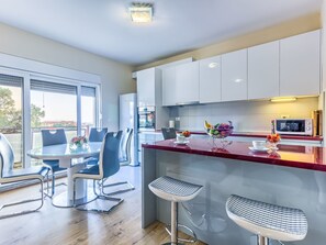 Dining - "Villa Rock" mit Blick auf das Wasser by Interhome (Podstrana)
