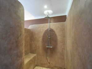 Bathroom - Schönes Ferienhaus mit Pool by Interhome (Talairan)