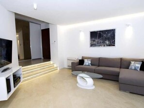 TV - Luxuriöse Wohnung in Split by Interhome (Dragovode)