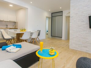 TV - "Irena II" by Interhome (Trogir)