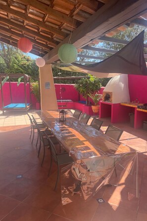 Outdoor dining - "Villa fleur de sel" by Interhome (Cuges les Pins)