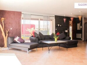 TV, fireplace - "Villa fleur de sel" by Interhome (Cuges les Pins)