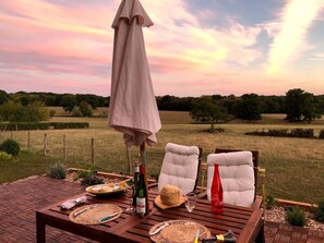 Outdoor dining - Landhaus mit eingezäuntem Garten by Interhome (Crux la Ville)