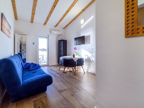 TV - Wohnung in Šibenik mit privatem Parkplatz by Interhome (Šibenik)
