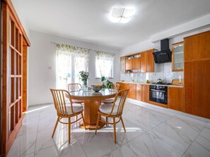 Fridge, oven, cookware/dishes/utensils