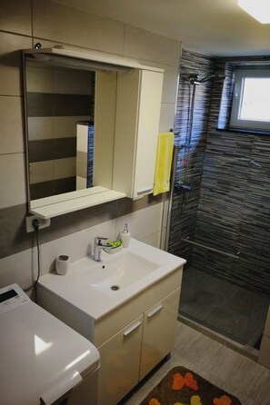 Towels - Neues Studio-Apartment by Interhome (Debeljak)