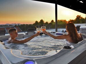 Outdoor spa tub - Wohnung Bruno - Luxuriöses Penthouse by Interhome (Zadar)