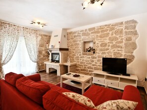 TV, fireplace - mit Privatpool für 6 Personen ca. 130 m² in Markovici, Istrien (Binnenland by Interhome (Vižinada)