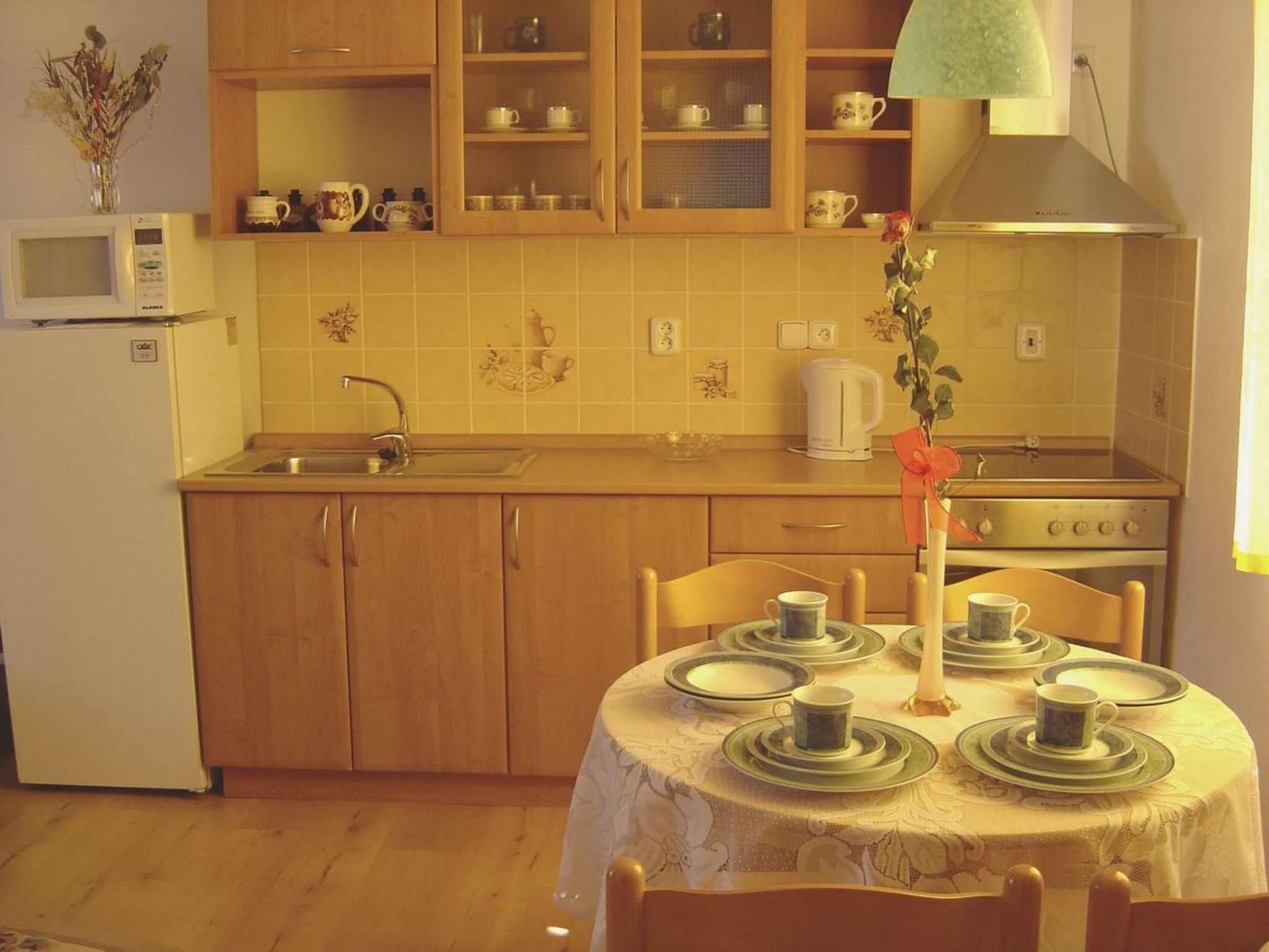 雪櫃、微波爐、焗爐、廚房用具/餐具/器皿