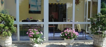 mit Garten und Pools by Interhome