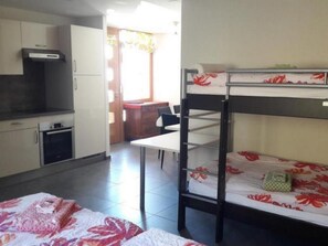 Internet - Studio im Bauernhaus (4 Pers.) by Interhome (Le Mont-Pèlerin)