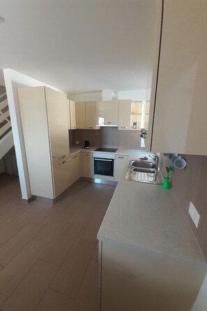 Fridge, microwave, oven, dishwasher - in Bauernhof by Interhome (Luins)