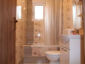 Towels - Gemütliche Ferienwohnung in Dramalj mit Großer Terrasse by Interhome (Crikvenica/Dramalj)