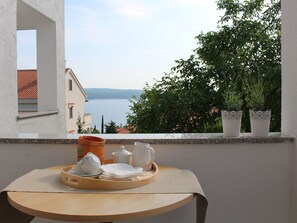 Outdoor dining - Gemütliche Ferienwohnung in Dramalj mit Großer Terrasse by Interhome (Crikvenica/Dramalj)
