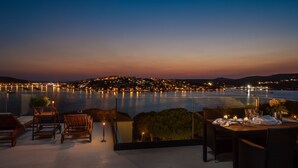 A terrace with a view of a coastal town at dusk. - in Dvornica mit Privatem Pool by Interhome (Podorljak)