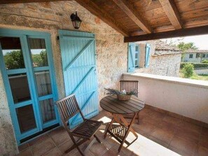 Outdoor dining - in Radići mit Privatem Pool by Interhome (Poreč/Heraki)