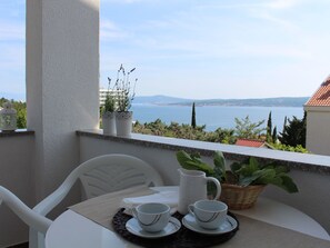 Outdoor dining - Appartement in Dramalj by Interhome (Crikvenica/Dramalj)