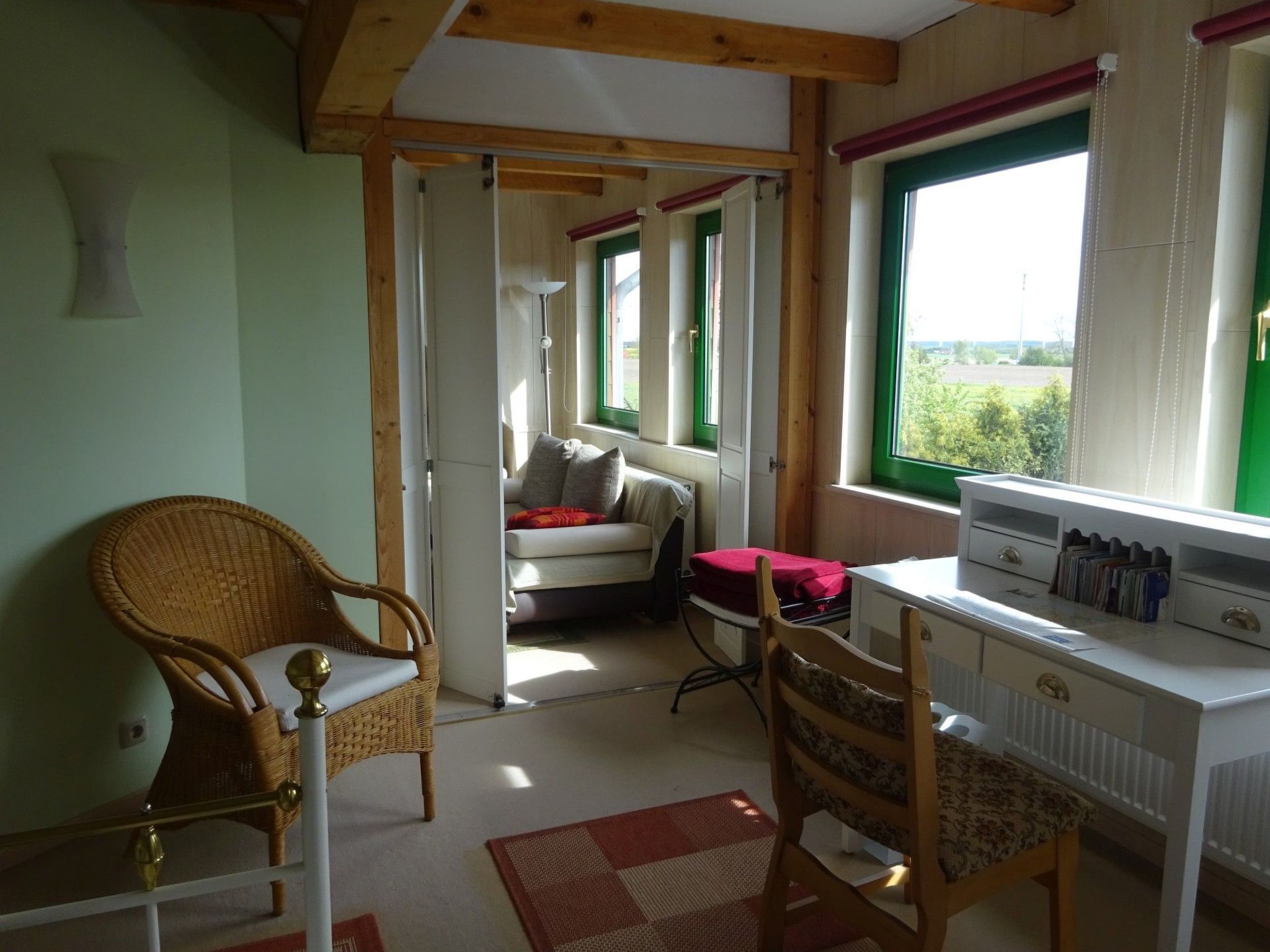 Fernseher, Kamin, DVD-Player