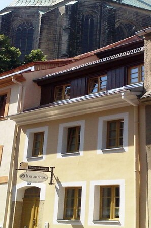 Exterior detail - FeWo Peterskirche im Altstadthaus by Interhome (Görlitz)