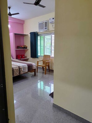 Triple Room | Free rollaway beds, free WiFi, bed sheets - Laxmi Nrusingha Bhawan (Puri)