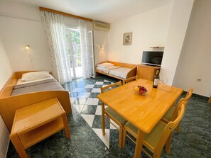 1 bedroom, Internet - in Jadranovo mit Terrasse, gemeinschaftlichem Pool und Garten by Interhome (Crikvenica/Jadranovo)