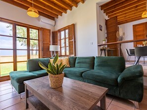 TV, fireplace - Beach Front 3-Schlafzimmer-Villa - 1. Linie vom Strand by Interhome (Polis Chrysochous)