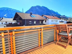Outdoor dining - Ruhige-Ferienwohnung mit Süd Balkon in Zentrum by Interhome (Pfronten)