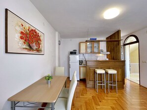 Dining - Apartment Brebric - 540 Meter vom Meer by Interhome (Polje)