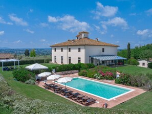 Pool - Ferienvilla 'Michelangelo' mit privatem Pool by Interhome (Brolio)